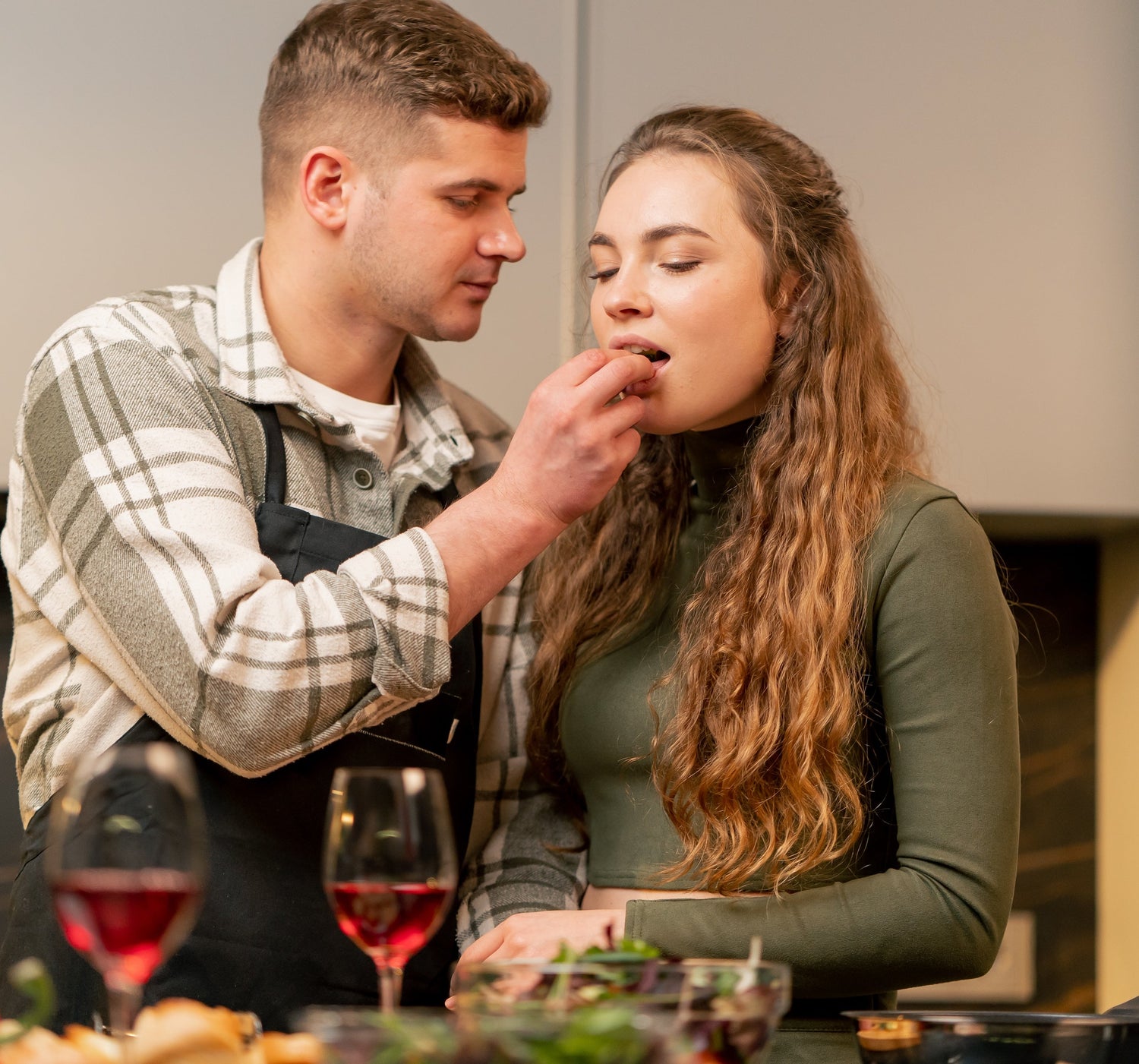 Date Night in der Küche: So wird Kochen zu eurem romantischsten Ritual